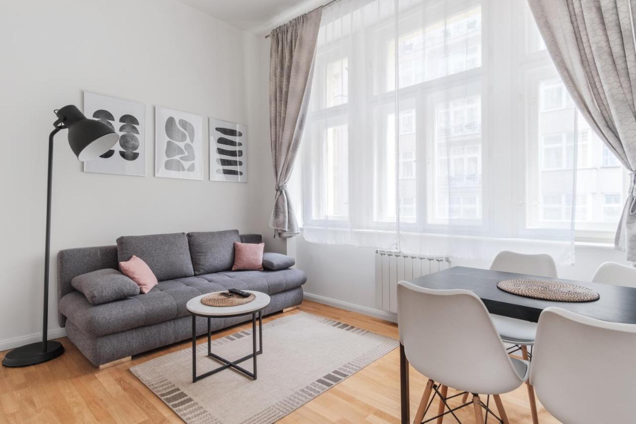 Luminous Apartment For 2 Near Wenceslas Square By Prague Days Bagian luar foto