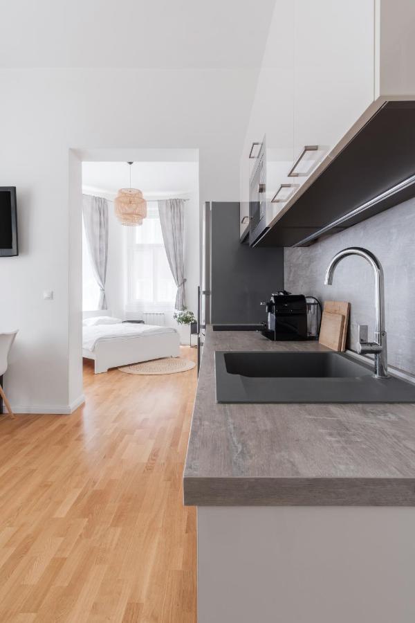 Luminous Apartment For 2 Near Wenceslas Square By Prague Days Bagian luar foto