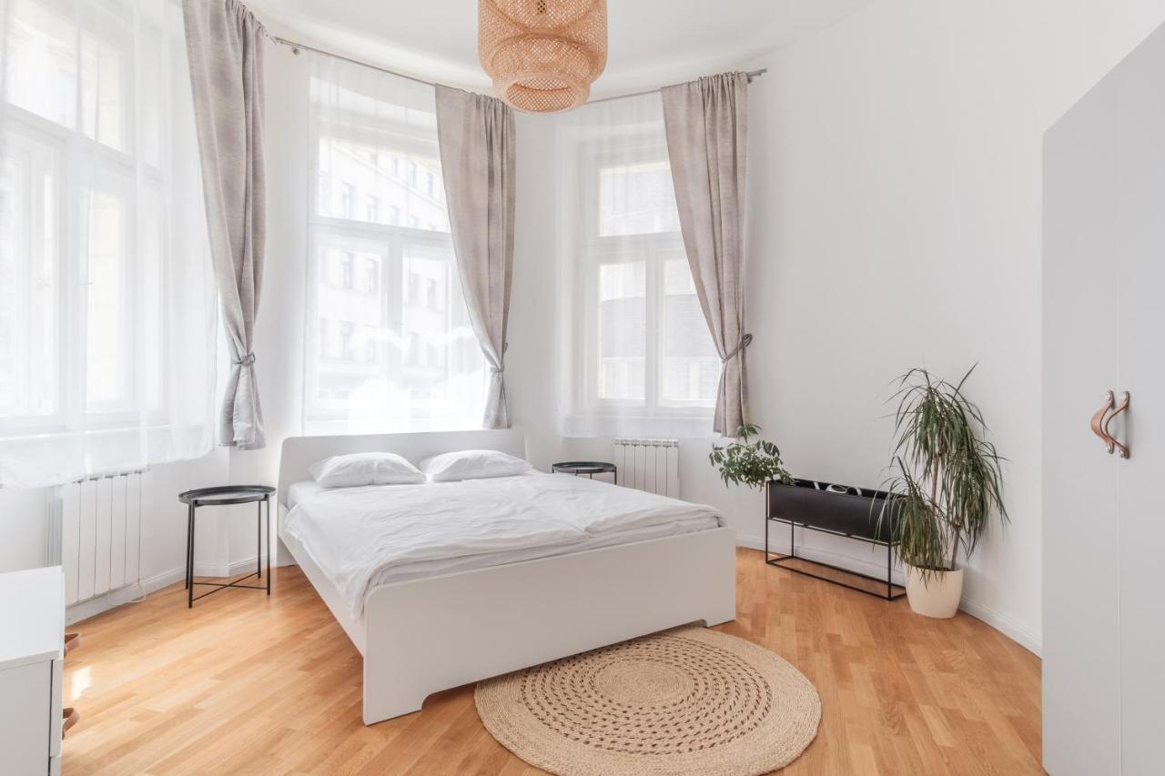 Luminous Apartment For 2 Near Wenceslas Square By Prague Days Bagian luar foto