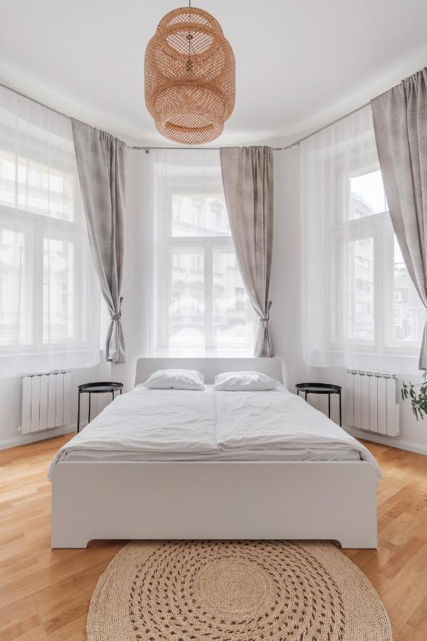 Luminous Apartment For 2 Near Wenceslas Square By Prague Days Bagian luar foto