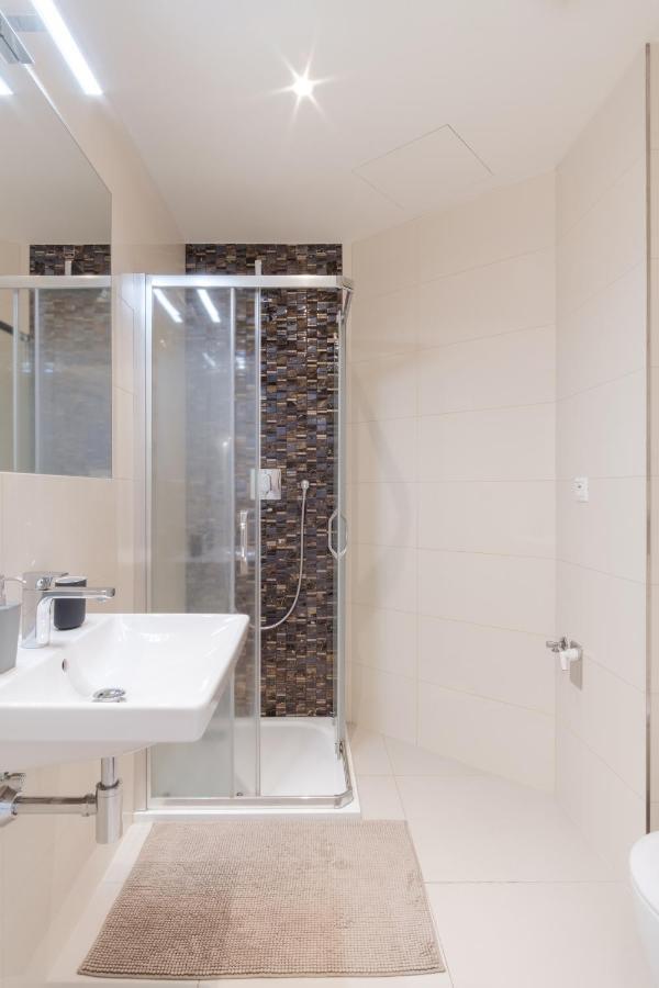Luminous Apartment For 2 Near Wenceslas Square By Prague Days Bagian luar foto